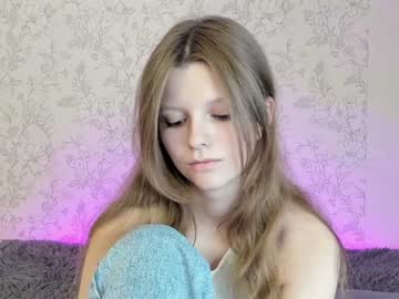webcam girl alainaestrada live cam image #5606357