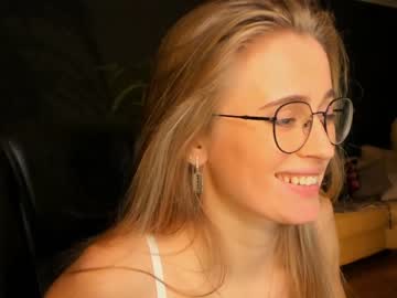 webcam girl linellali live cam image #2972553