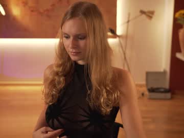 webcam girl chillwithkira live cam image #2838784
