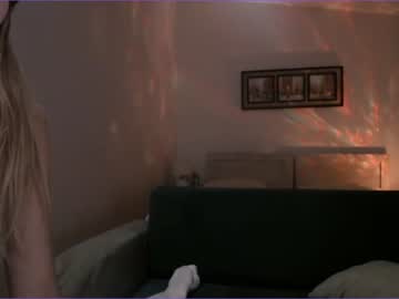 webcam girl bitter_moon live cam image #3269670