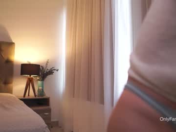 webcam girl emyii live cam image #4399537