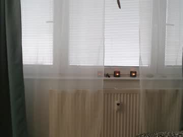 webcam girl emerald_kittycat live cam image #6152921