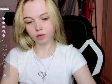 webcam girl small_blondee live cam image #4373860