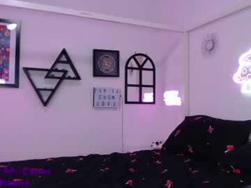 webcam girl violetttflowers live cam image #1710432