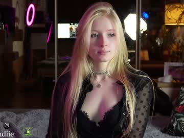webcam girl bestblondiiecb live cam image #5788881