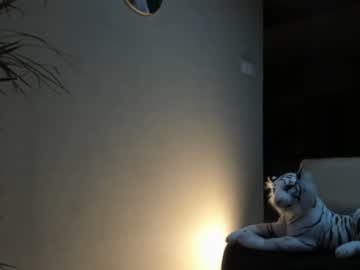webcam girl sofiaandwonderland live cam image #2545317