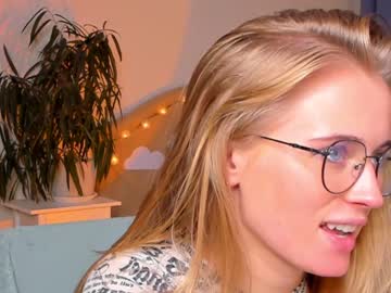 webcam girl linellali live cam image #2695137