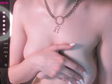 webcam girl whitee_angel live cam image #3486538