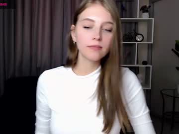 webcam girl lilliasweety live cam image #1799724