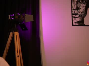 webcam girl lucie_beltran live cam image #4785950