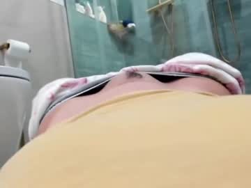 webcam girl lets_slip_and_slide live cam image #5828633