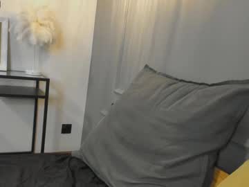 webcam girl tia__moon live cam image #3408840