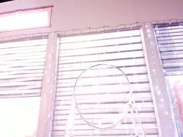 webcam girl white_snow_ live cam image #939679