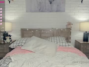 webcam girl riskyproject live cam image #5036355