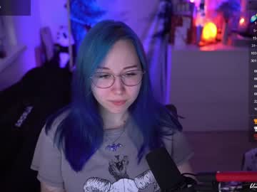 webcam girl blue_mooncat live cam image #5143318