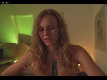 webcam girl chillwithkira live cam image #1797121