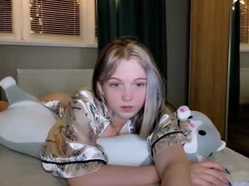 webcam girl small_blondee live cam image #6040382