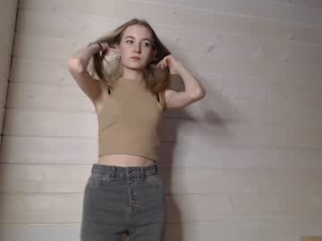 webcam girl princess__aurora live cam image #3717207