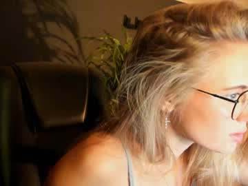 webcam girl linellali live cam image #3001645