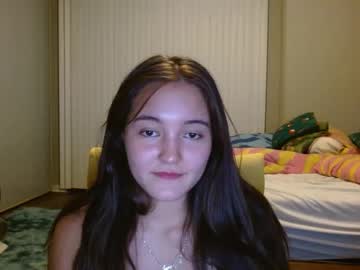 webcam girl emma_peaches18 live cam image #7021235
