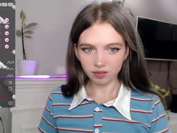 webcam girl small_blondee live cam image #2771155
