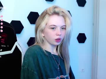webcam girl small_blondee live cam image #4309805