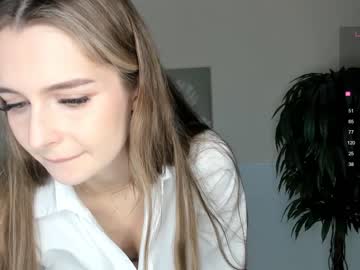webcam girl darelleeverist live cam image #6348247