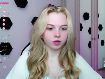 webcam girl small_blondee live cam image #4260413