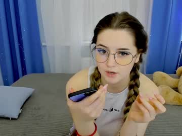 webcam girl emmika_ live cam image #4266070