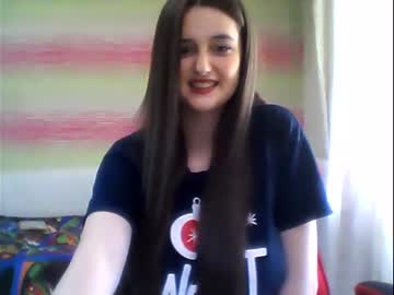 webcam girl emmika_ live cam image #1435425