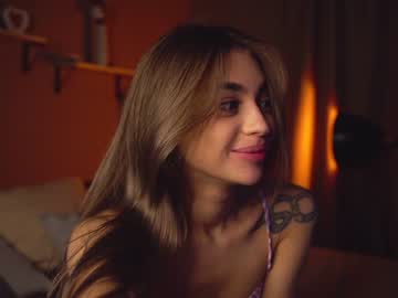 webcam girl cuteelsa_ live cam image #5865350