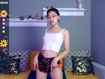 webcam girl little_v1rgin_angel live cam image #2117990