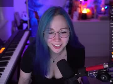 webcam girl blue_mooncat live cam image #5236548