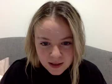 webcam girl blondiecollegebabe live cam image #749076