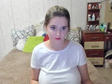 webcam girl emmika_ live cam image #2701121