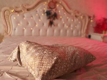 webcam girl pussy__money__weed live cam image #2418670