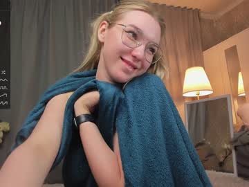 webcam girl nerdy_freyua live cam image #5297018