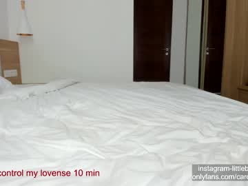 webcam girl carolinaherera live cam image #3206655