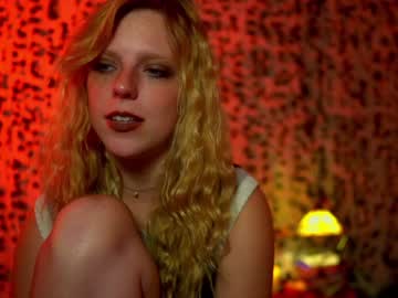 webcam girl crimsonxrapture live cam image #204865