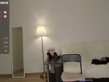 webcam girl intrigueeme live cam image #2914701