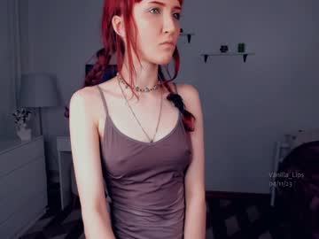 webcam girl vanilla_lips live cam image #5667882