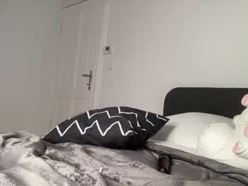 webcam girl strawberryjamx live cam image #1789354