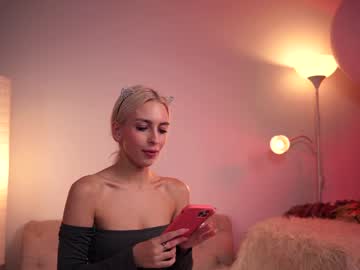 webcam girl artmosphera live cam image #1654590