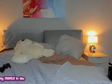 webcam girl your__voice live cam image #1948480