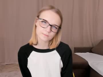 webcam girl vikinikie live cam image #4195105