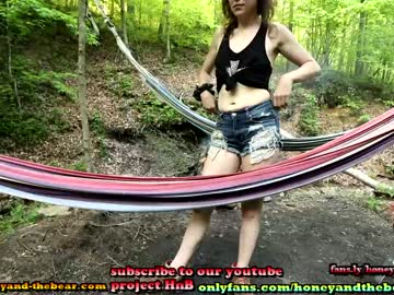 webcam couple honeyand_thebear live cam image #1798109