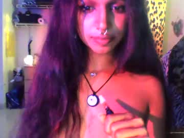 webcam girl mon3ytr33 live cam image #7061399