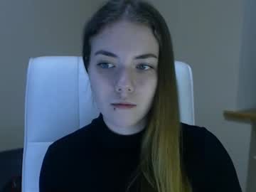 webcam girl zoey_deuttch live cam image #3737372