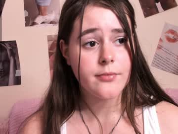 webcam girl emilia_me live cam image #1746310