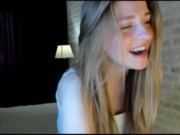 webcam girl sophie_crashh live cam image #4425066